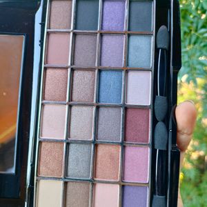 Miss Claire Nude Palette Eyeshadow