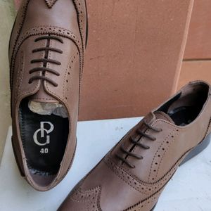 Size 6 Leather Brogue Shoe