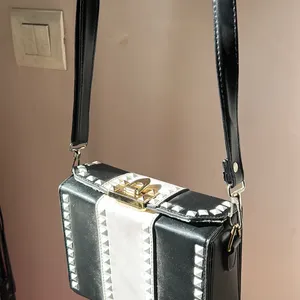 High quality spacious bag🖤🤍