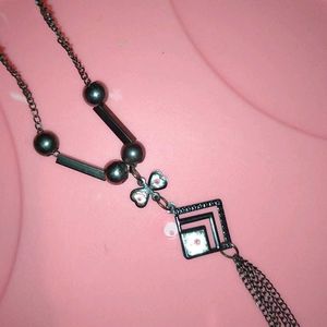 PENDANT NECKLACE