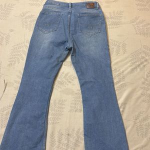 Bootcut blue jeans