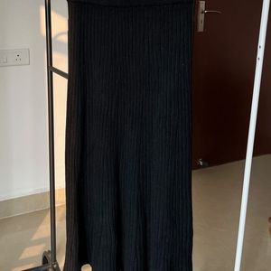 Pleated Ribknit Black Midi Skirt