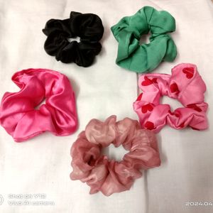 Combo For 5 Cute Scrunchies 🎀