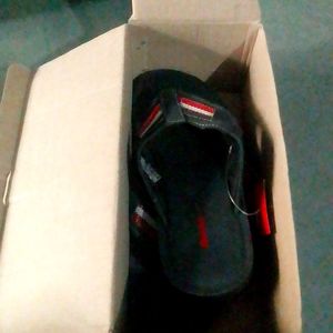 😍Black Red Coloured Bata Flip-flops😍