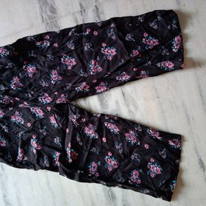 Brand - Here & Now Black Pink Printed Capri For Girls Size- 9 - 11 Years