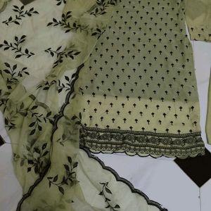 Pakistani Suit With Dupatta