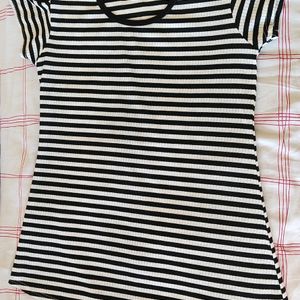 B/W Stripes - Off Shoulder Top