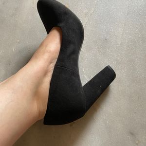 Stunning Black Pumps In Very Good Condition