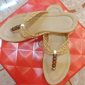 Goldan Damru Chappal