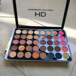 SwissBeauty Eyeshadow Palette And SugarPop Sponge