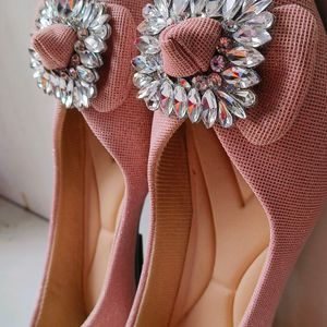 Ballerina Shoe With White Stones.