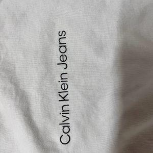 calvin klein basic tshirt 🤍