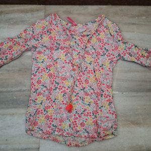 Girls Semi Indo Western Kurti on Leggings And Jean