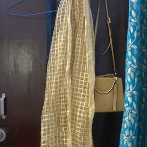 golden dupatta