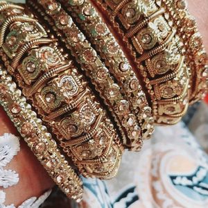 hand bangles with velvet chudi