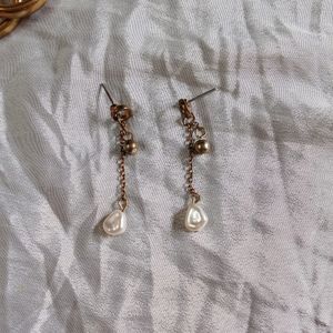 6 Pair Of Aesthetic Earrings With A Free Ring