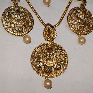 Pendent Set