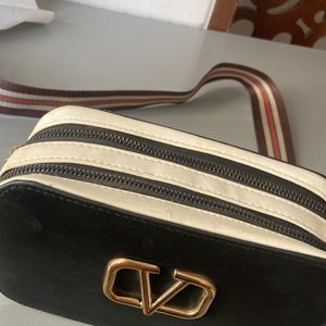 black rectangle sligng bag