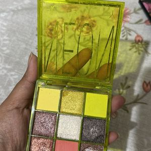 Huda Beauty Neon Eyeshadow Palette