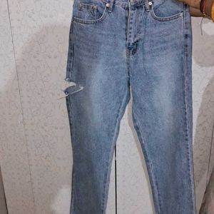 Jeans With Cut