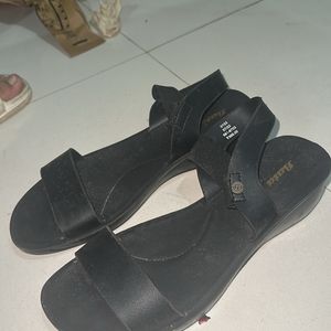 Bata Wedges