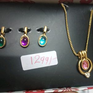 Brand New AVON Interchangeable Pendant Set