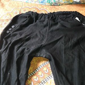 Black Jeggings for Women with 4 pockets.