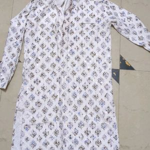 White Festive Kurta With Diamonds Design