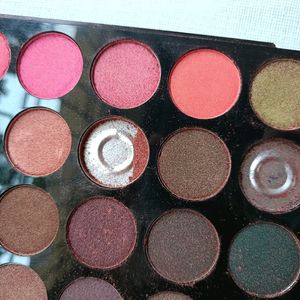 Swiss Beauty HD 40 Color Professional Eyeshadow