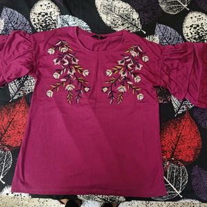MAX stylist Top with sleeve detailing worn 2 times absolutely new will fit bust 34 cash rs 200