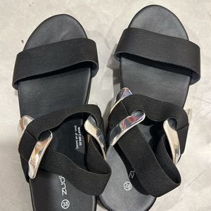 Zudio Sandals
