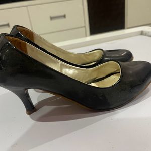 2 Inch Black Pumps