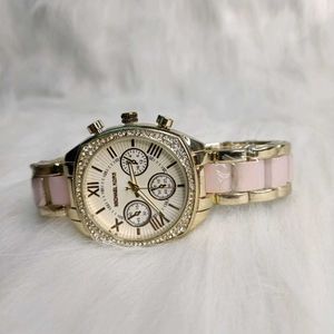 Mk stylish lady  With premium quality