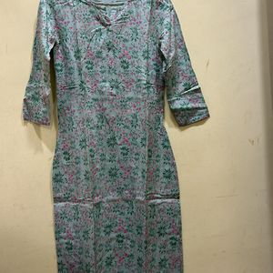 Avaasa Pista Green Kurta Size S