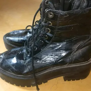 Black Korean Boots