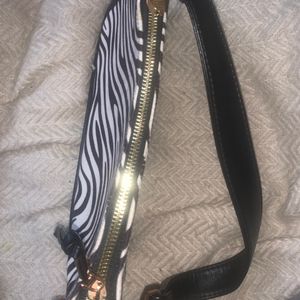 Black And White Trendy Hand Bag