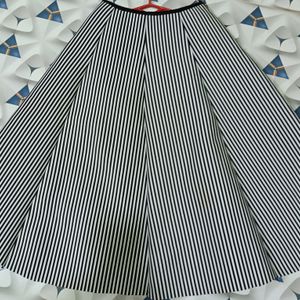 WOMEN BLACK & WHITE FLARED KOREAN SKIRT