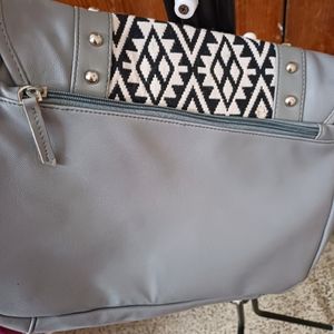 Stylish Kanvas Sling Bag