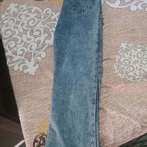 Knee Cut Jeans 👖