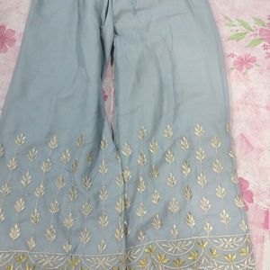 Grey Pakistani Suit With Red Dupatta