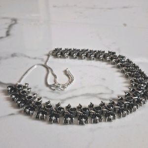 Swan Black Stoned Choker