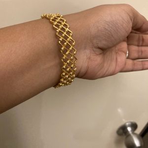 City Gold Bangle