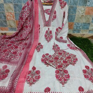 Embellished Kurta Set With Dupatta