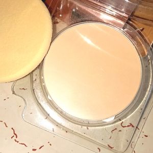 Lakme 9 To 5 Primer Matthe Compact Ivory Cream