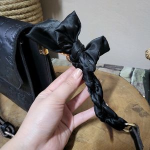 Black Bow Slingbag