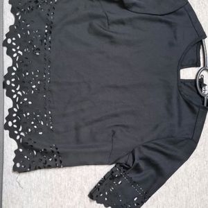 Black CROP TOP