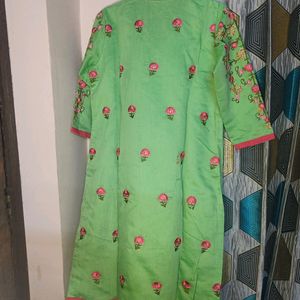 Elegant Green Embroidered Suit Set With Dupatta