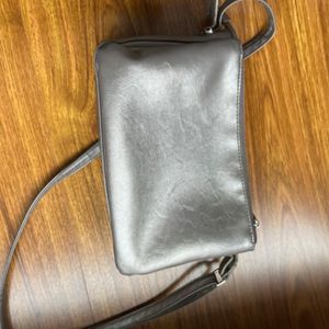 CAPRESE Sling Bag-multipocketed, Spacious 4 Women