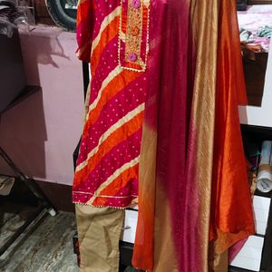 😍Amazing Leheriya Printed Kurti Pant Dupatta🥰