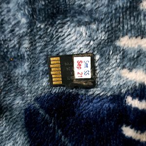 • 8 GB MEMORY CARD